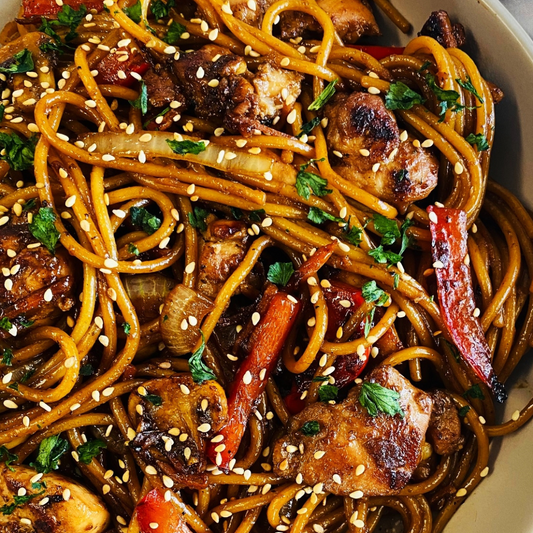 Chinese 'Black Pepper Sauce' Lo Mein Noodles with Chicken and Vegetables Stir Fry